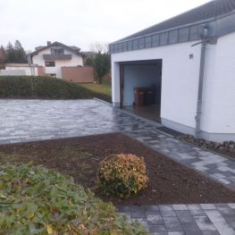 Pflasterarbeiten fertig (2).jpg