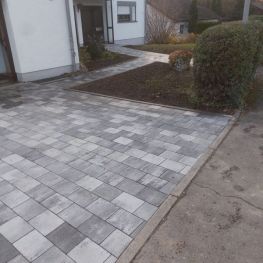 Pflasterarbeiten fertig (1).jpg